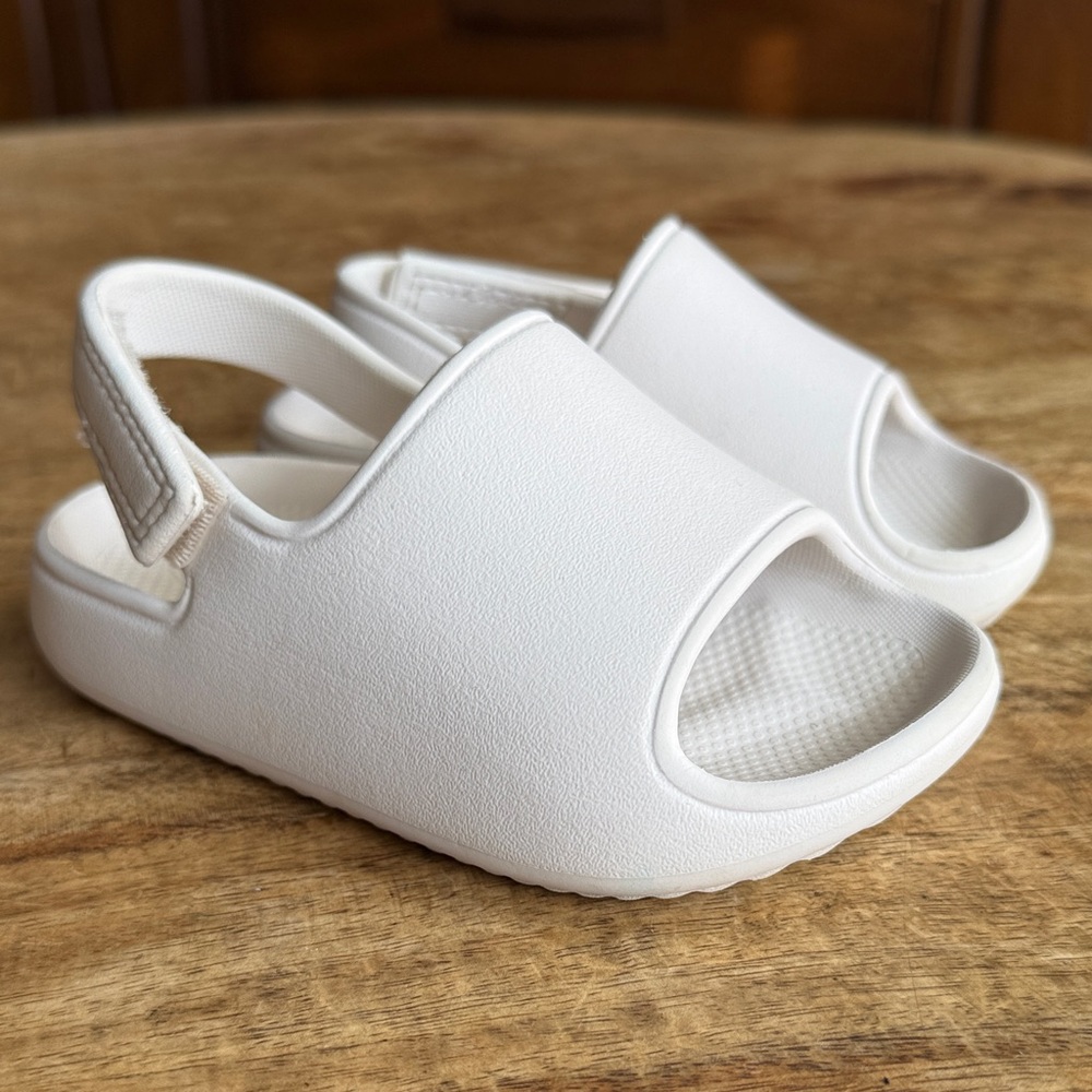 Cat & Jack Toddler Slide Sandals with Strap